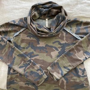 Camo pullover